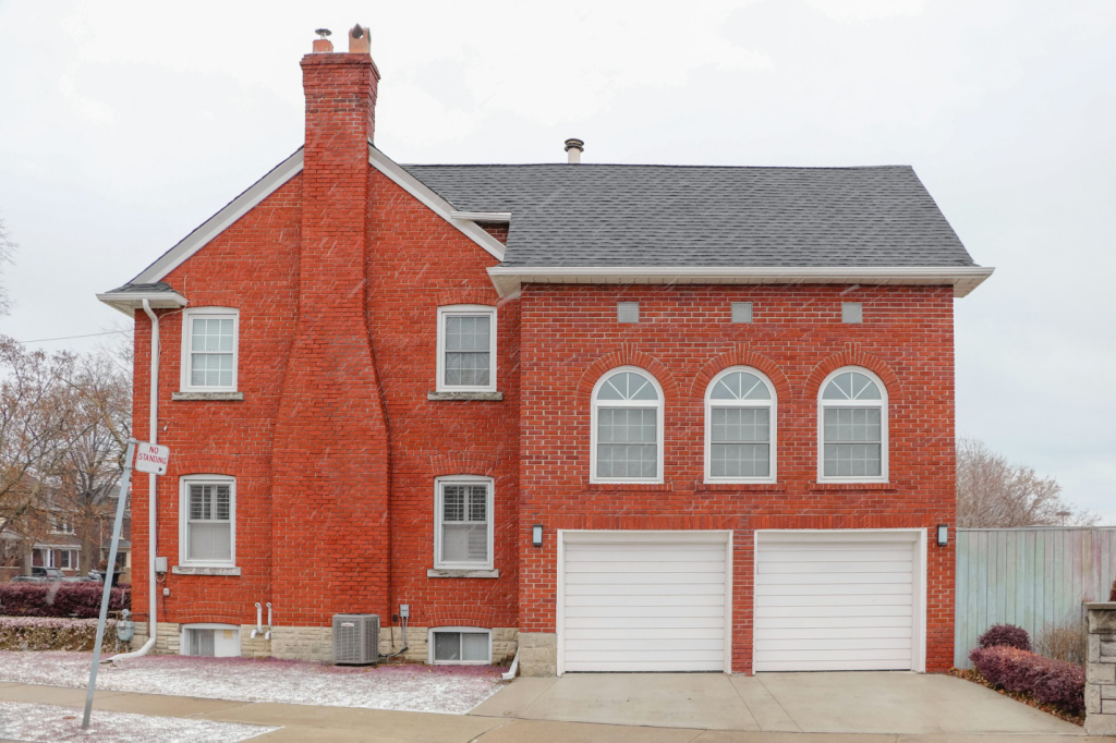 Choose the best Brentwood Garage Door Repair Service